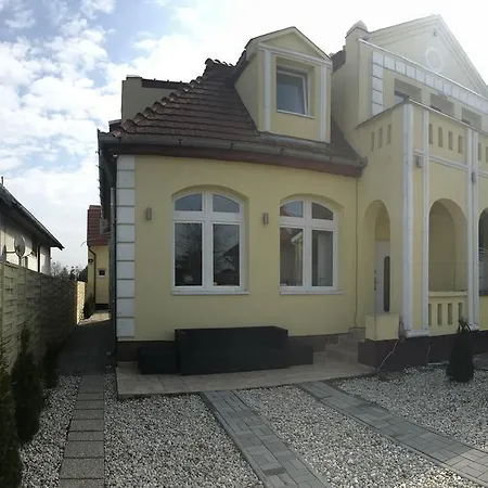 Corner 4 *